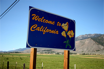 A blue welcome to California road sign